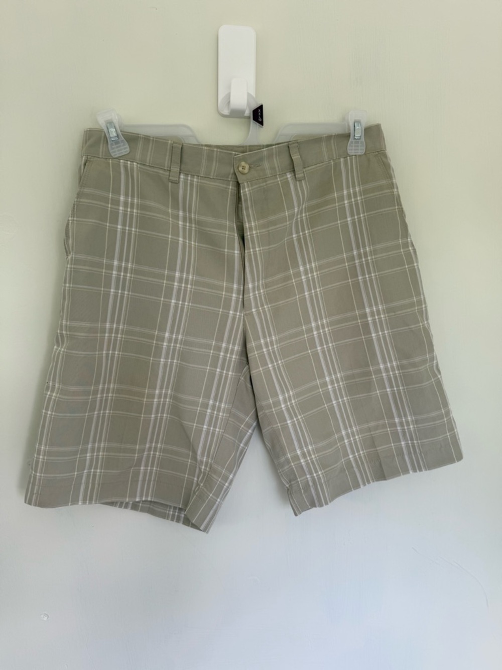 PGA Tour Men's Beige Plaid Golf Shorts Size 32